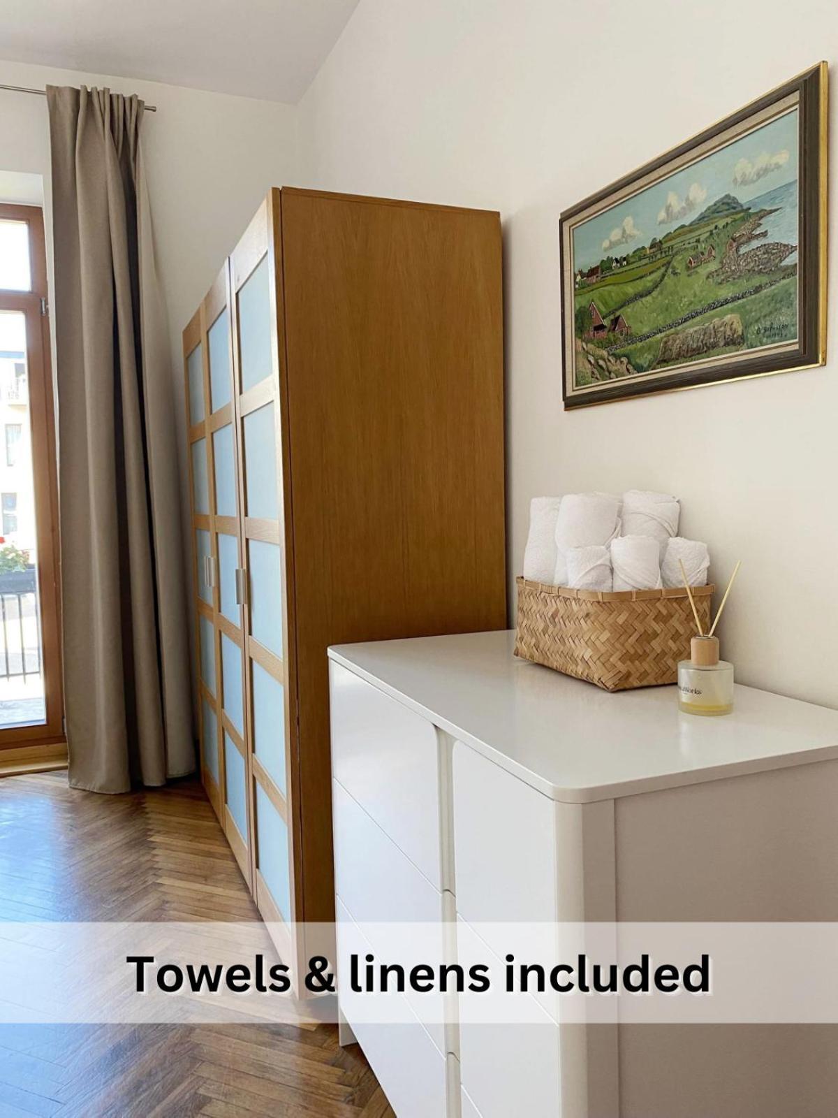 Spacious Old Town Apt, 3 Private Rooms, Sleeps 5-6 Kaunas Kültér fotó